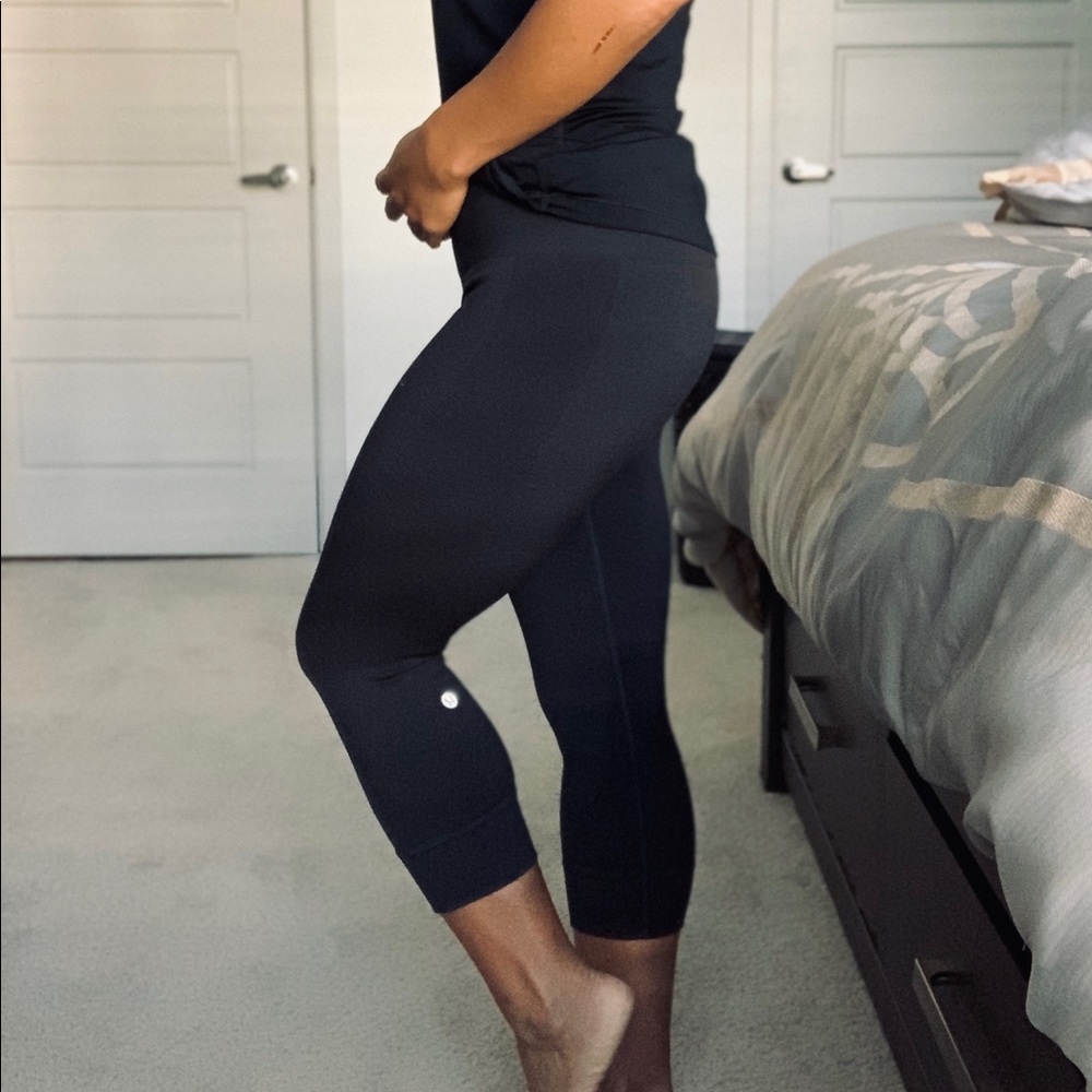 Lululemon seamless crop black legginings - size 4